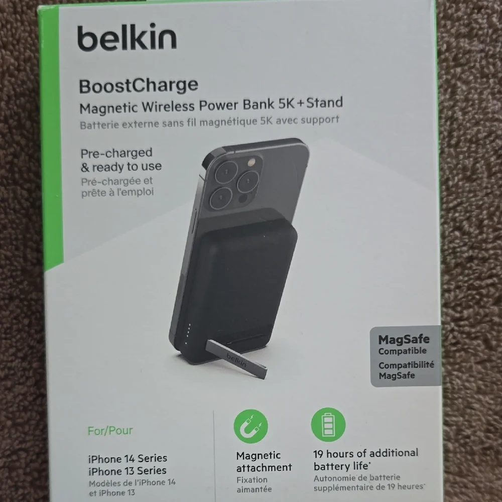 belkin BoostCharge Magnetic Wireless Power Bank 5K+ Stand - black